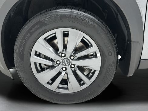 Used 2024 Nissan Pathfinder S AWD/4WD image 9