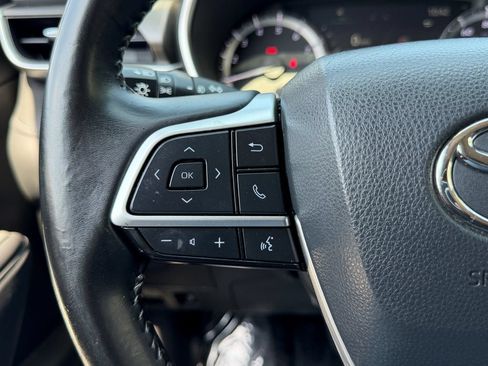 Used 2023 Toyota Highlander XLE AWD/4WD image 34