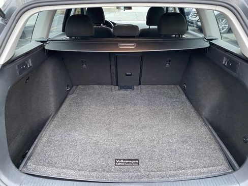 Used 2017 Volkswagen Golf S image 24