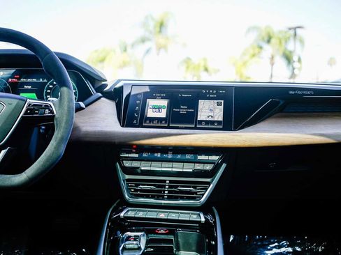 Used 2023 Audi e-tron GT Premium Plus image 13