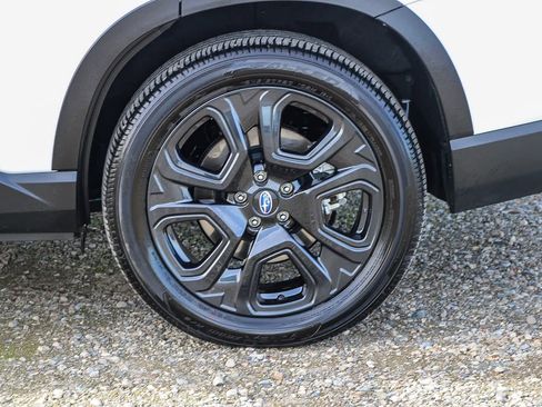 Used 2025 Subaru Ascent Bronze Edition image 10