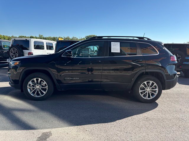Used 2022 Jeep Cherokee Latitude Lux w/ Mopar Interior Package AWD/4WD image 5