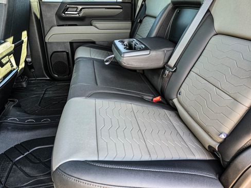 Certified 2025 Chevrolet Silverado 2500 ZR2 w/ Technology Package image 31