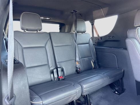 Used 2023 Chevrolet Suburban Premier image 27