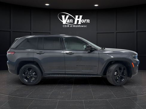Used 2024 Jeep Grand Cherokee Limited w/ Luxury Tech Group II AWD/4WD image 2