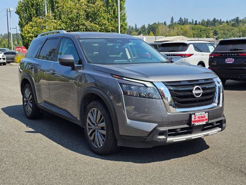 Used 2025 Nissan Pathfinder SL w/ SL Premium Package AWD/4WD image 3