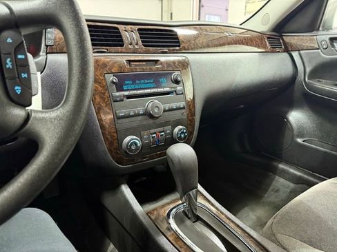 Used 2016 Chevrolet Impala LT image 16