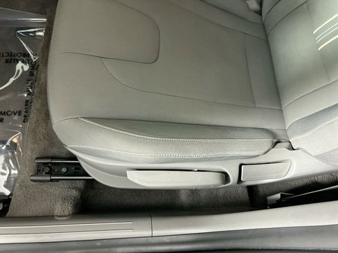 Used 2025 Hyundai Elantra SEL image 13