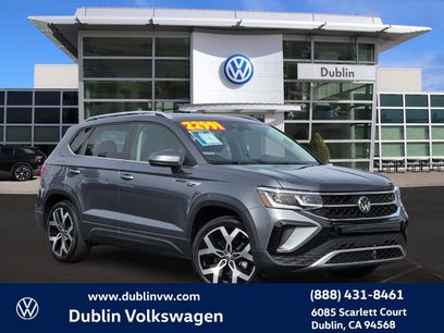 Certified 2022 Volkswagen Taos SEL w/ Panoramic Sunroof Package