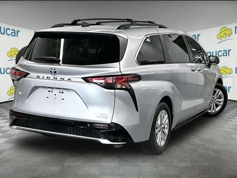 Used 2021 Toyota Sienna XSE w/ XSE Plus Package AWD/4WD image 6