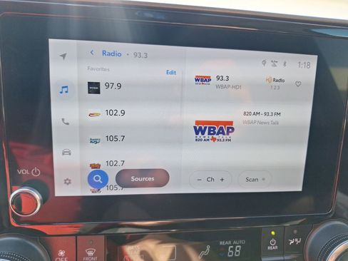 Used 2024 Toyota Highlander LE image 25