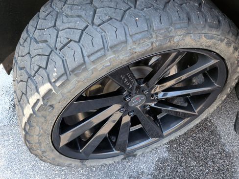 Used 2022 GMC Yukon Denali RWD image 12