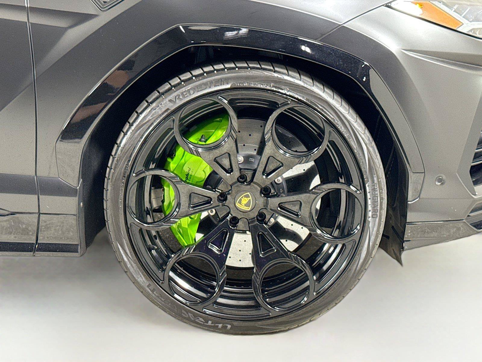 Used 2022 Lamborghini Urus AWD/4WD image 40