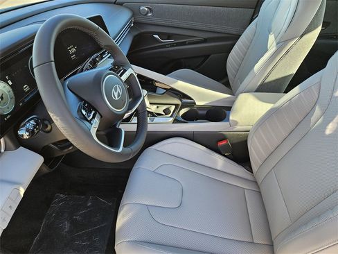 New 2025 Hyundai Elantra Limited image 14