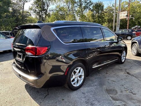 Used 2017 Chrysler Pacifica Touring-L Plus FWD image 13