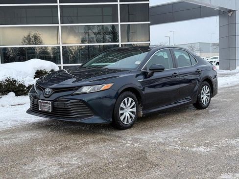 Used 2019 Toyota Camry LE image 7