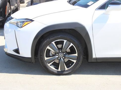 Used 2019 Lexus UX 200 FWD image 4