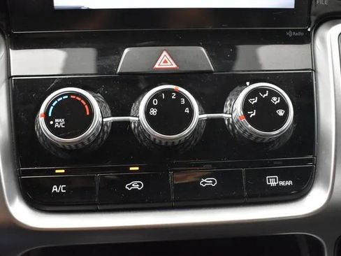 Used 2022 Kia Sorento LX AWD/4WD image 32