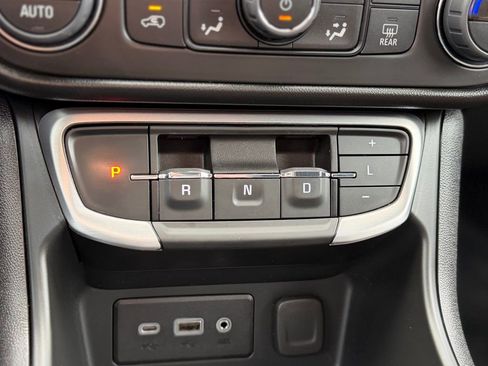 Used 2022 GMC Terrain SLE w/ Driver Convenience Package image 18