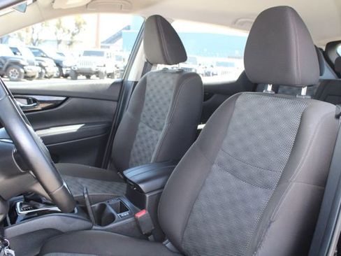 Used 2021 Nissan Rogue Sport SV image 26