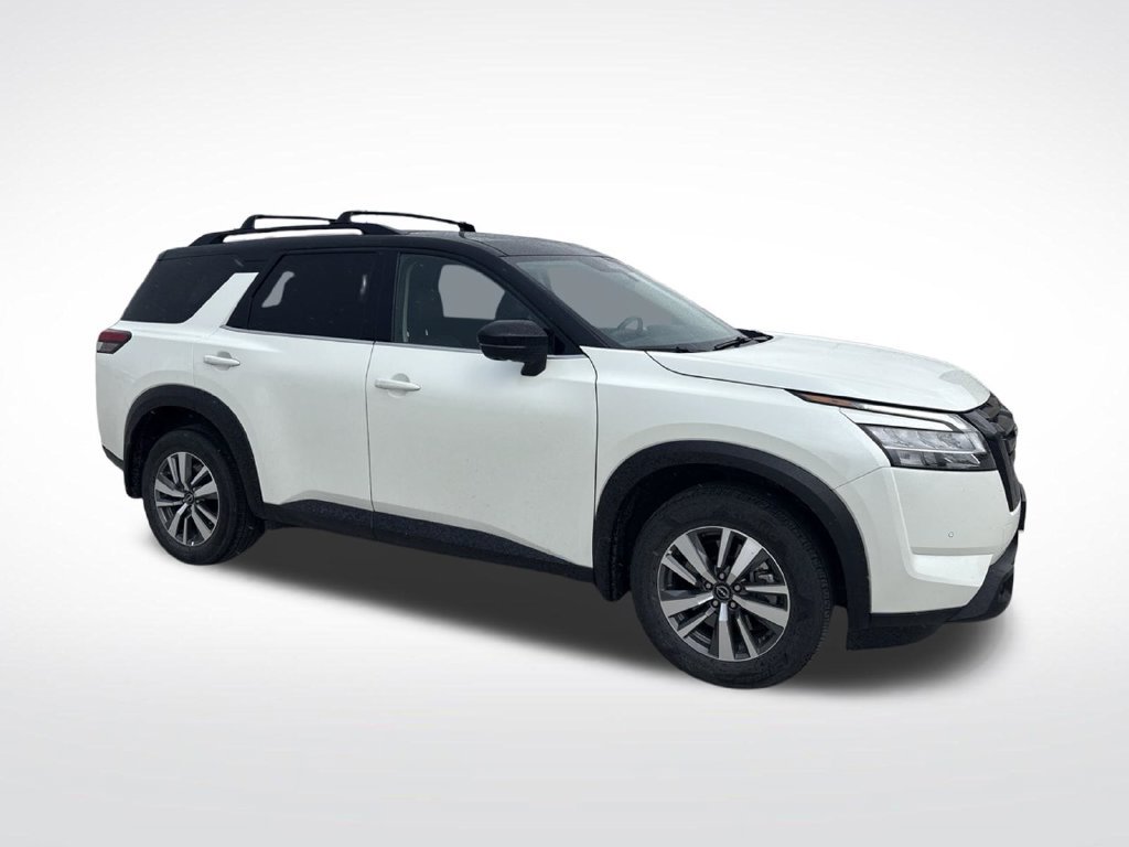 Used 2024 Nissan Pathfinder SL w/ Black Appearance Package AWD/4WD image 4