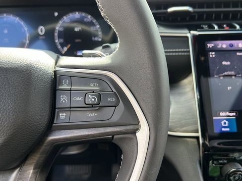 Used 2024 Jeep Grand Cherokee Limited w/ Luxury Tech Group II image 35