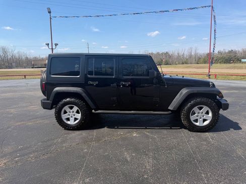 Used 2018 Jeep Wrangler Unlimited Sport S AWD/4WD image 6