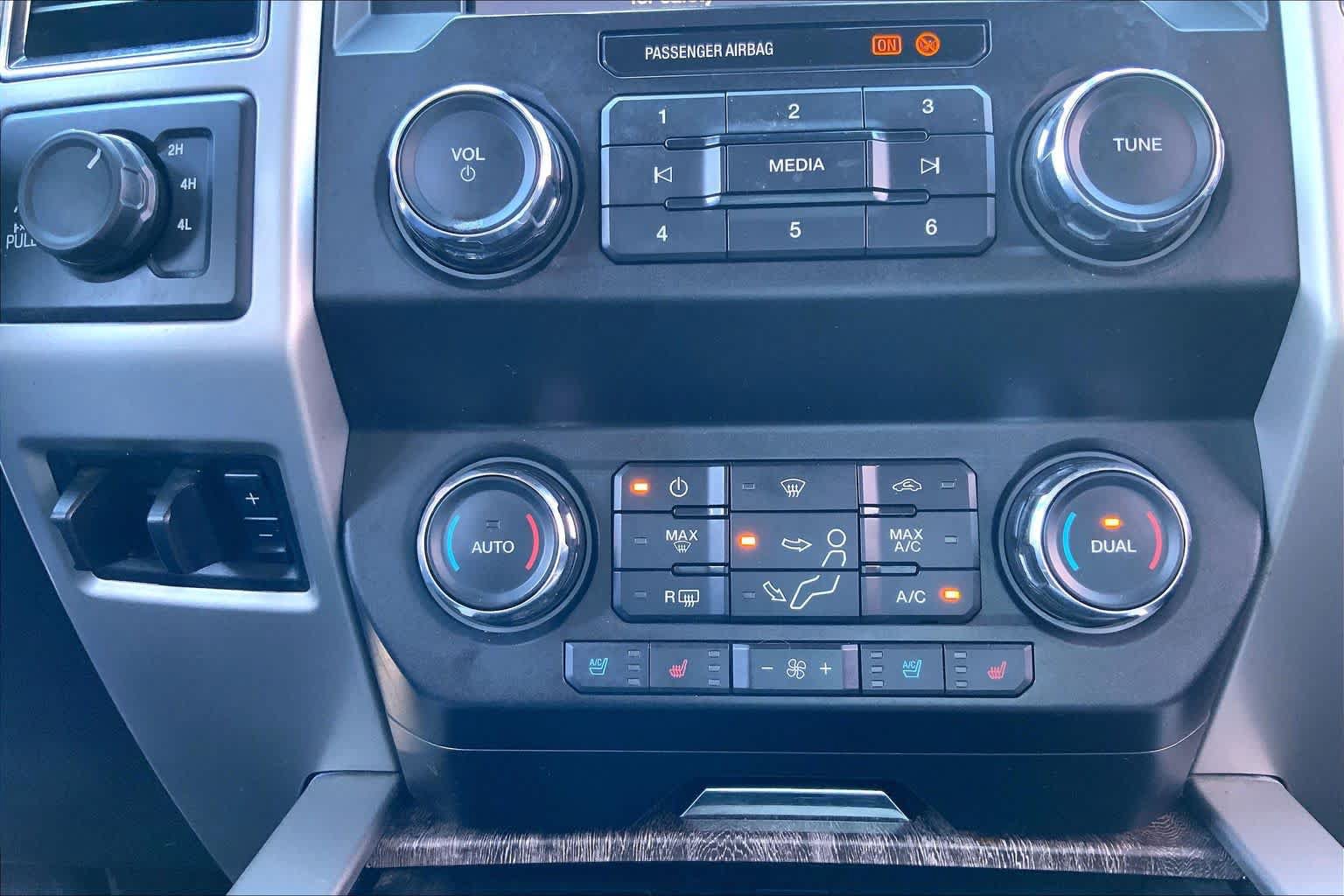 Used 2019 Ford F250 Lariat w/ Lariat Ultimate Package AWD/4WD image 32