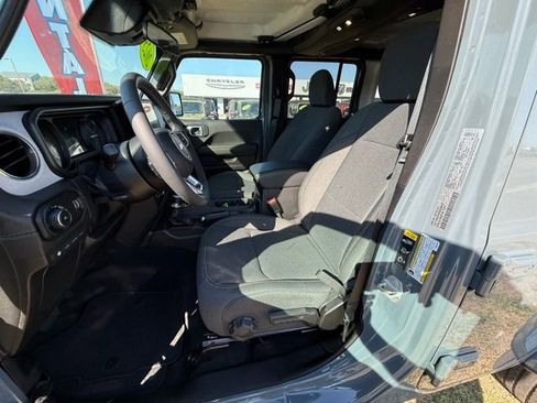 Used 2025 Jeep Wrangler Unlimited Sahara w/ Safety Group AWD/4WD image 9