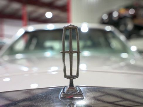 Used 1988 Lincoln Town Car Signature RWD image 21