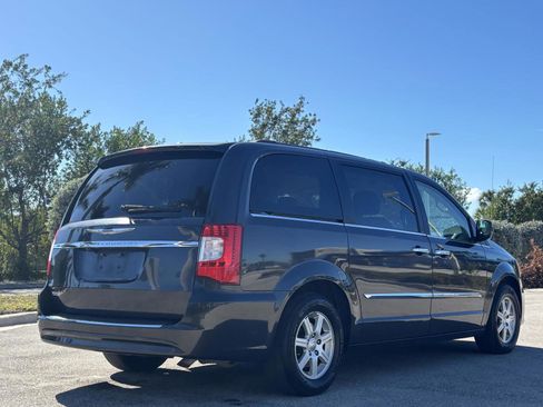 Used 2011 Chrysler Town & Country Touring w/ Security Group image 5