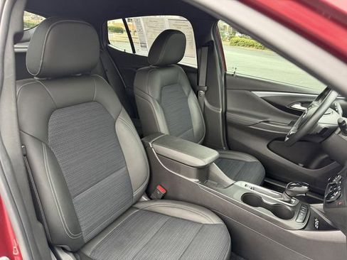 Used 2024 Buick Envista Preferred w/ Convenience I Package image 32