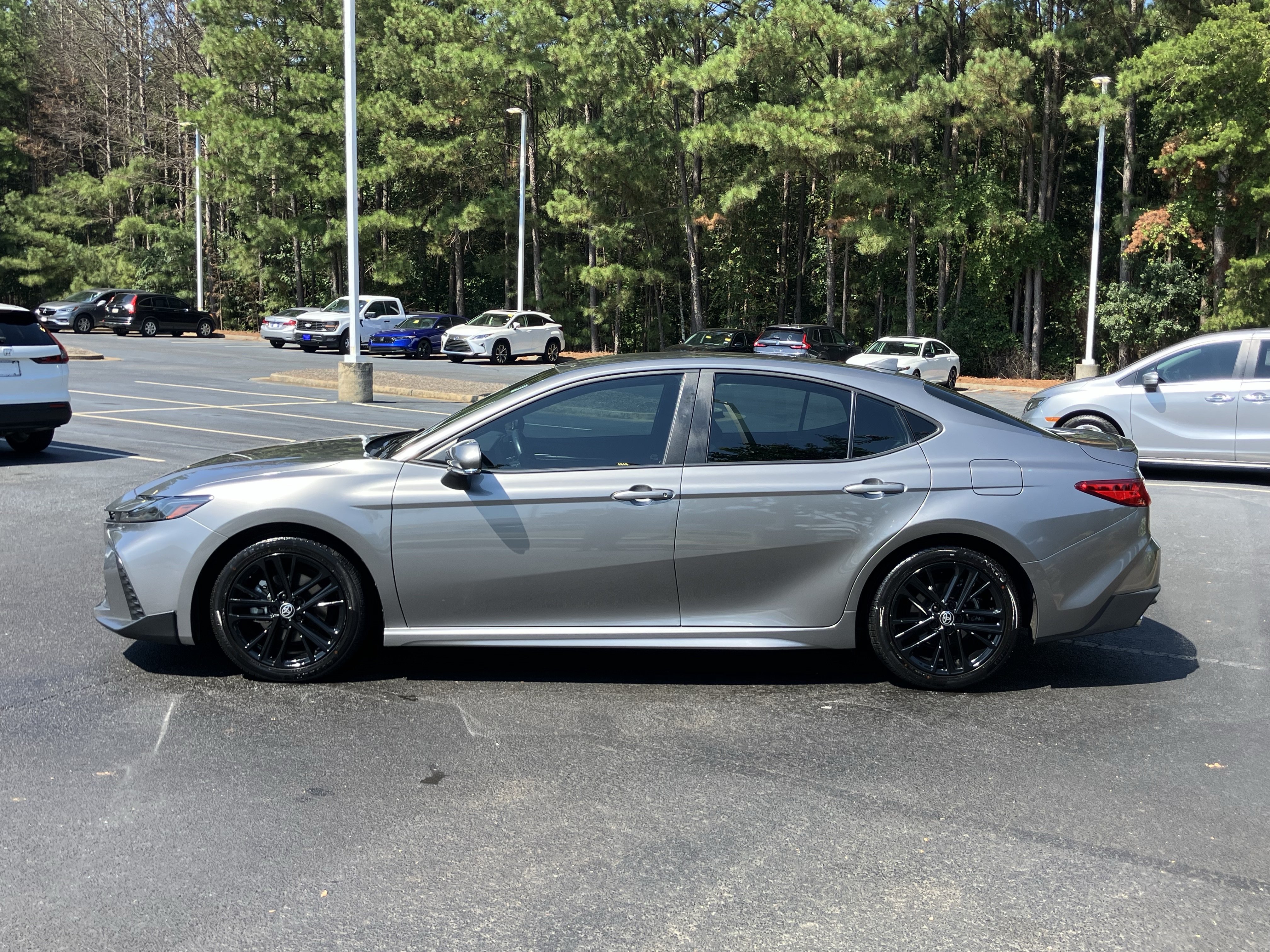 Used 2025 Toyota Camry SE FWD image 7