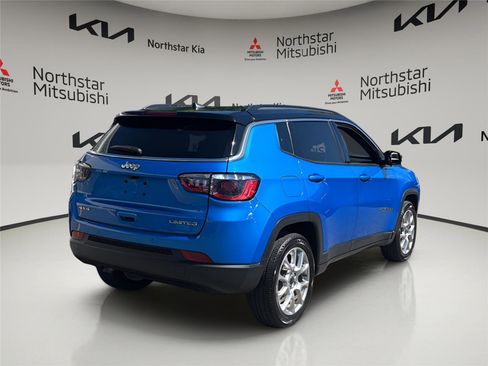 Used 2025 Jeep Compass Limited AWD/4WD image 5