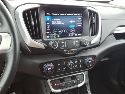Used 2024 GMC Terrain SLT image 9