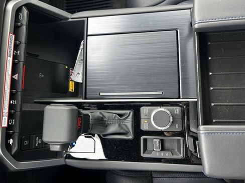 Used 2025 Toyota Tundra Platinum image 24