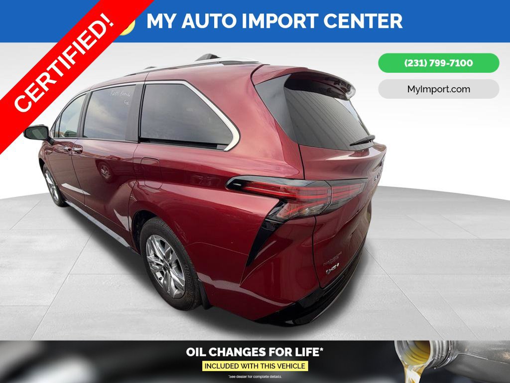 Certified 2025 Toyota Sienna Limited FWD image 4