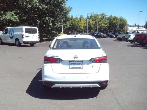 Used 2025 Nissan Versa S FWD image 4