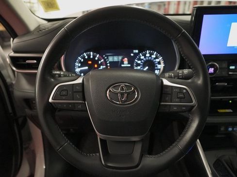 Used 2023 Toyota Highlander XLE image 20