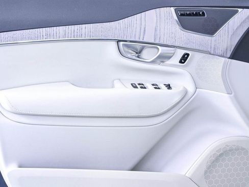 Certified 2024 Volvo XC90 B6 Plus w/ Protection Package Premier AWD/4WD image 8