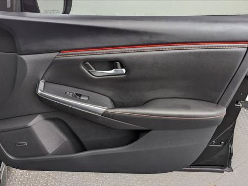 Used 2024 Nissan Sentra SR w/ SR Premium Package FWD image 23