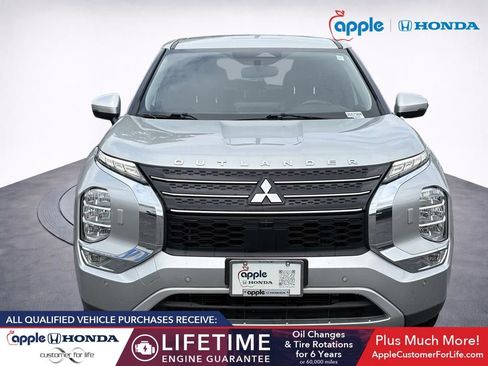 Used 2022 Mitsubishi Outlander SE AWD/4WD image 2
