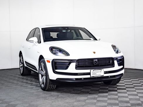 Used 2025 Porsche Macan image 8