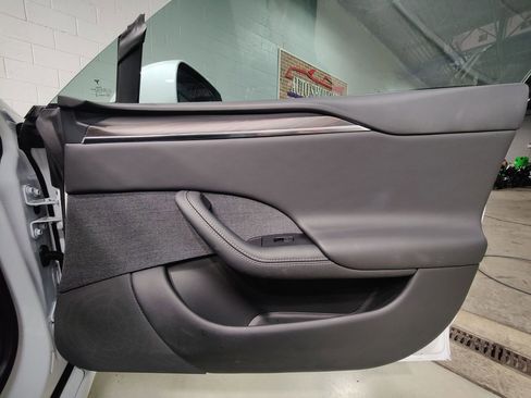 Used 2022 Tesla Model S image 11