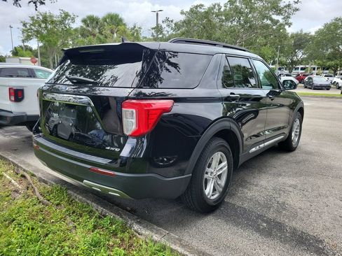 Used 2022 Ford Explorer XLT w/ Equipment Group 202A AWD/4WD image 4