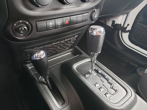 Used 2018 Jeep Wrangler Unlimited Sport S AWD/4WD image 22