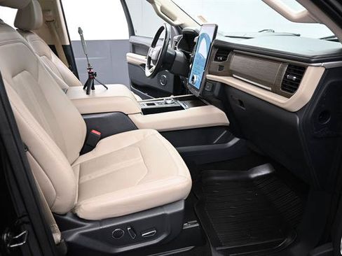 Used 2023 Ford Expedition Limited RWD image 23