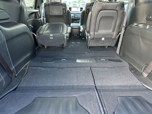 New 2026 Chrysler Pacifica Limited image 17