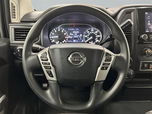 Used 2022 Nissan Titan SV image 12