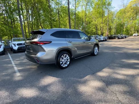 Used 2026 Toyota Highlander Limited AWD/4WD image 13